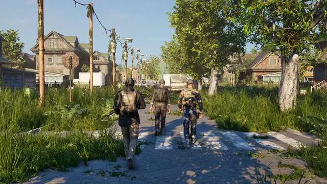 Trois survivants marchent dans une rue envahie par la végétation
